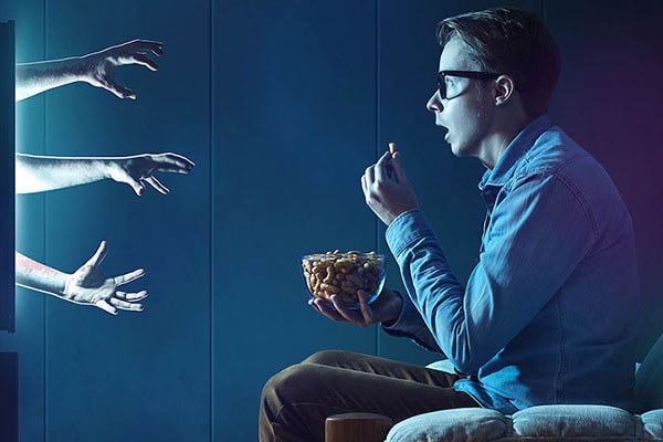 [Chuyện lạ có thật] Công ty Mỹ trả 1.300 USD cho người xem 13 bộ phim kinh dị trong 10 ngày