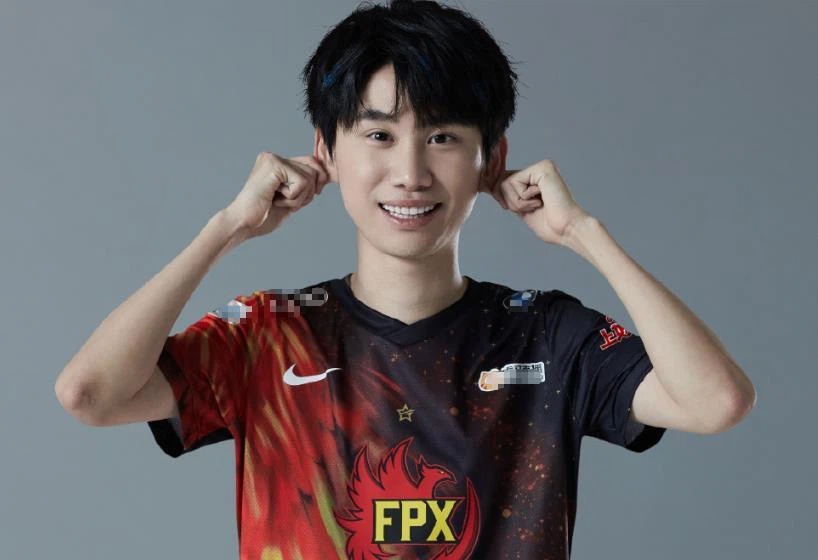 LMHT: Các tuyển thủ LPL bức phá rank máy chủ châu Âu chỉ sau 2 ngày đến Iceland