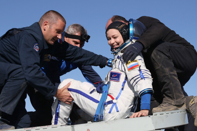 Đoàn làm phim quay phim ngoài không gian của Nga đã trở về an toàn