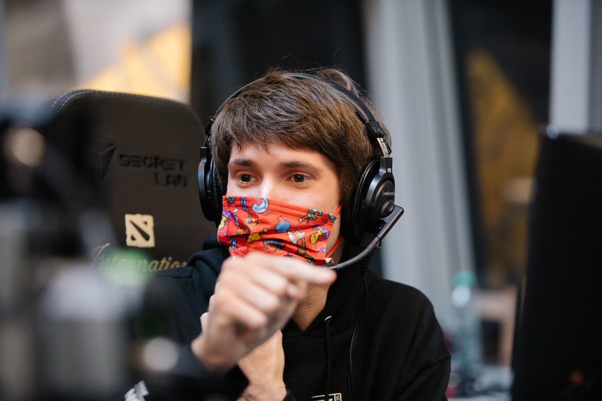 Dendi bị đá ra khỏi đội hình Dota 2 B8 trong mùa giải sắp tới