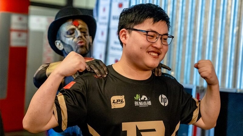 LMHT: Uzi vẫn chưa thể thi đấu chuyên nghiệp vì những điều khoản vô lý với RNG