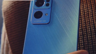 Oppo Reno 7 Pro ra mắt với camera selfie 'mắt mèo', đèn thông báo độc đáo