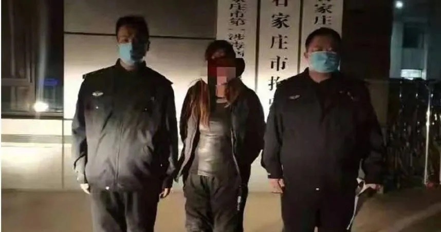 Giả vờ tự tử để câu view, nữ streamer bị cảnh sát bế lên đồn ngay lập tức