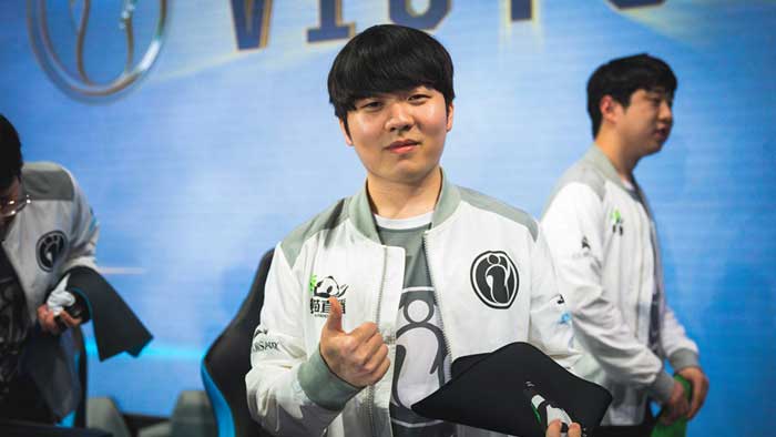 Rookie nói lời chia tay với Invictus Gaming