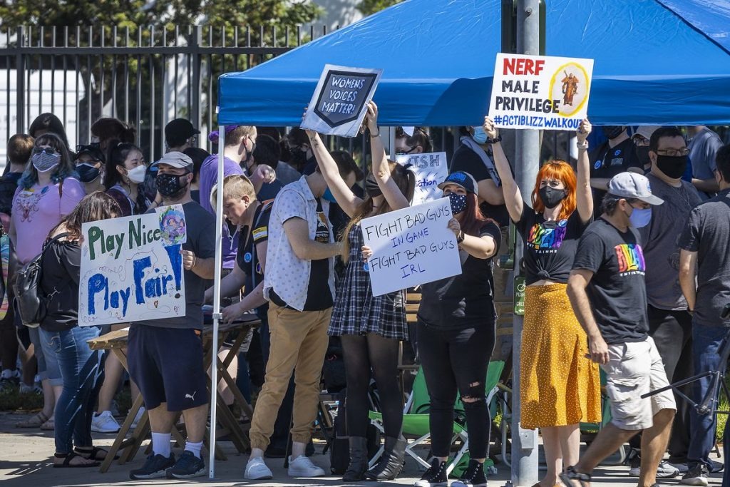 Hơn 1200 nhân viên của Activision Blizzard biểu tình yêu cầu CEO Bobby Kotick từ chức