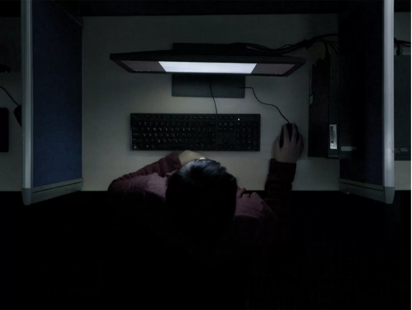 Người kiểm duyệt trên TikTok bị trầm cảm đã kiện công ty sau khi xem nhiều video kinh dị