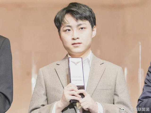 DK thống trị tại giải thưởng LCK Awards 2021, T1 cũng góp mặt với Faker và Keria