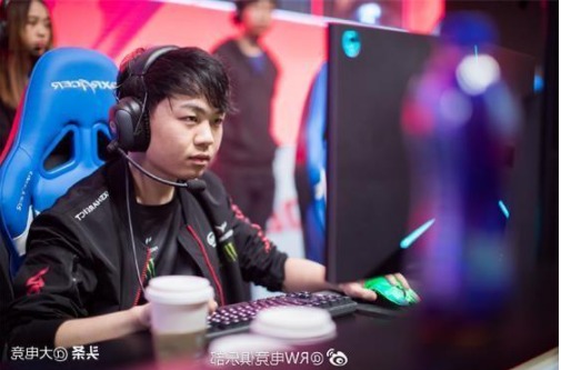 LMHT: LPL Mùa Xuân 2022 chưa diễn ra mà đã có tuyển thủ bị chấn thương đến độ không thi đấu được