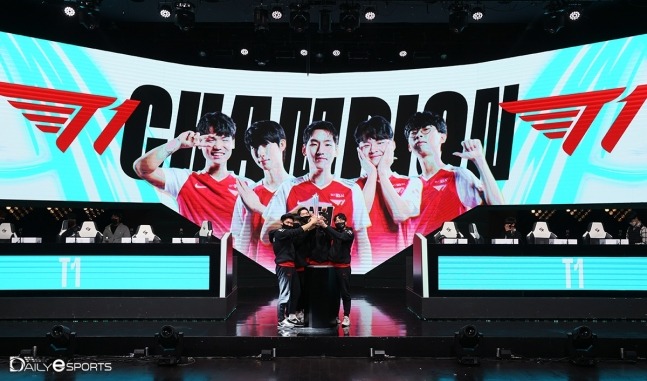 T1 bất ngờ có chức vô địch đầu tiên vào đầu năm mới, nhưng không phải là của đội LMHT