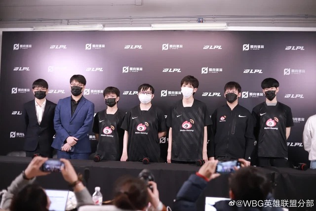 LMHT: Người hâm mộ WBG lên cơn "đau tim" sau chiến thắng trước Team WE