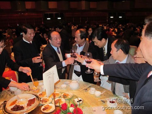 Xuất hiên nam thanh niên may mắn nhất năm khi trúng giải thưởng 365 nghỉ phép có lương từ công ty