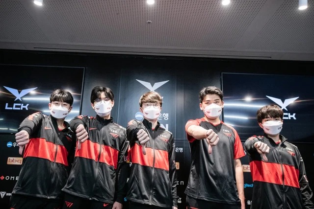 LMHT: Khi DRX và NS đều có người mắc Covid thì T1 cũng trở thành nạn nhân bất đắc dĩ