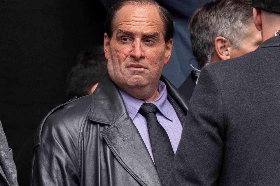 Nam diễn viên The Batman chia sẻ về việc Warner Bros. không cho Penguin hút thuốc lá