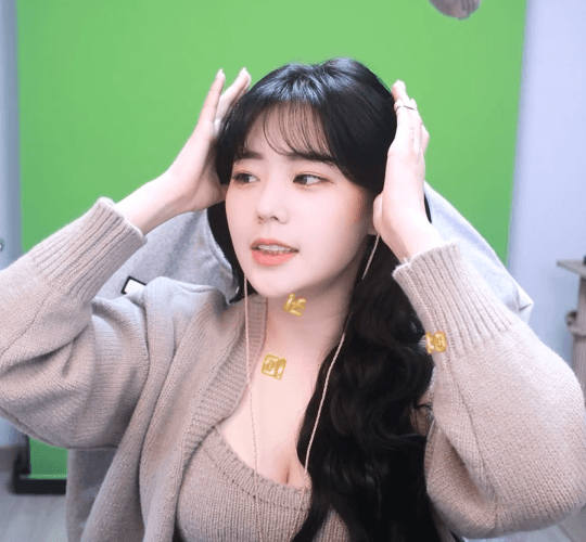 Lộ bằng chứng chí mạng, nam streamer bị phát hiện đang hẹn hò với nữ đồng nghiệp xinh đẹp nhất nhì làng game - Ảnh 4.