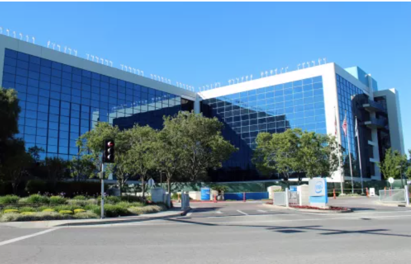 Intel và AMD tạm ngừng vận chuyển chip cho Nga