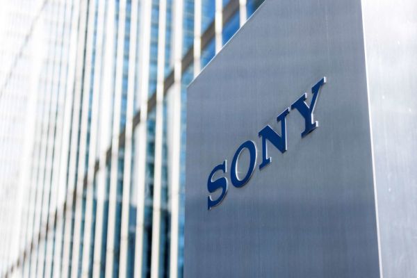 Sony đã có động thái chặn bán hàng tại Nga, chỉ còn Microsoft giữ im lặng