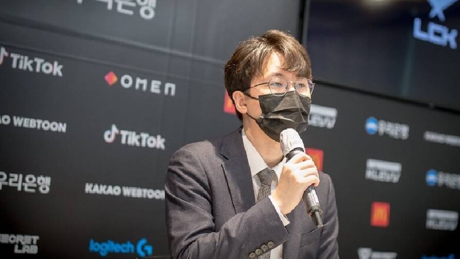 LMHT: HLV Daeny dương tính với Covid-19, fan chỉ trích vì anh ta không biết cách đeo khẩu trang