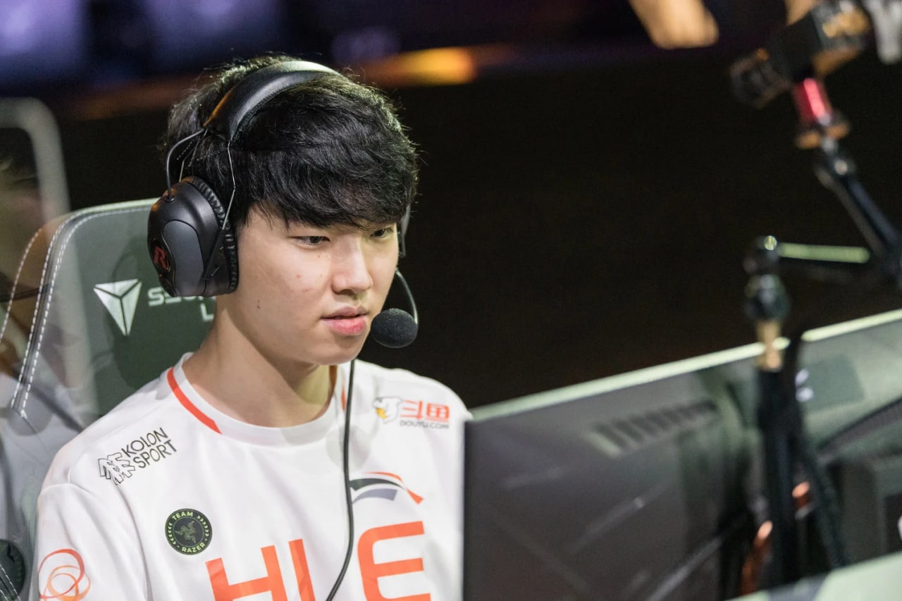 LCK mùa xuân 2022: Netizen bùng nổ trước highlight của "sống lưng vàng" Chovy