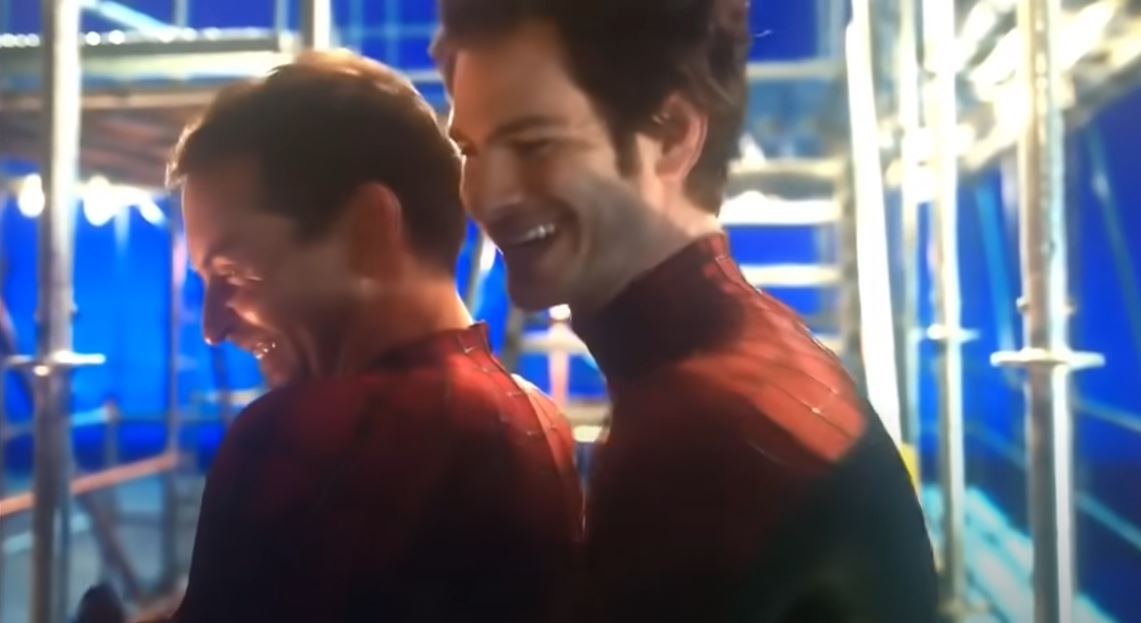 Spider-Man No Way Home tung clip hậu trường mới: Tobey và Andrew tình "bể bóng" và câu chuyện đằng sau lời thoại "I love you guys" phiên bản cười bể bụng
