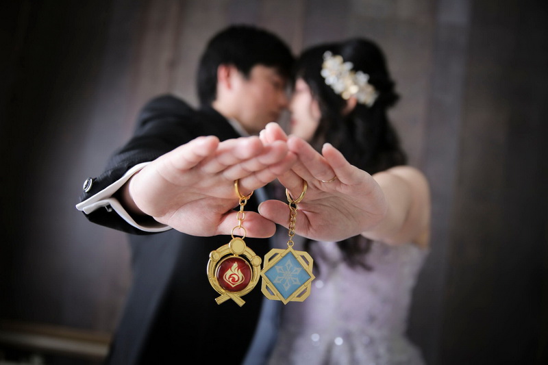 Cặp đôi game thủ khoe bộ ảnh cưới với chủ đề Genshin Impact: Vợ Liyue và Chồng Inazuma hạnh phúc