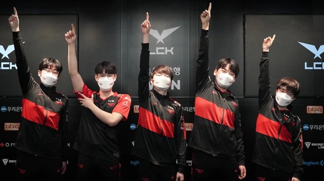 LMHT: Cộng đồng "lạnh gáy" với cách mà T1 hủy diện LSB tại LCK Mùa Xuân 2022