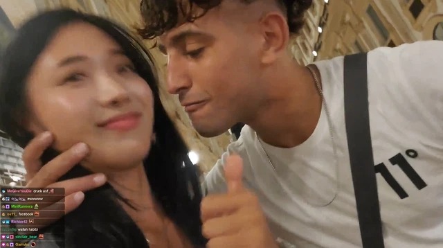 Bị cưỡng hôn ngay trên sóng trực tiếp, biểu cảm của nữ streamer khiến khán giả vừa buồn cười vừa thương