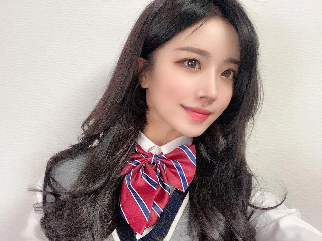 Làm streamer mãi không nổi, cô nàng hot girl chuyển sang dạy học online và thu về quả ngọt nhanh chóng