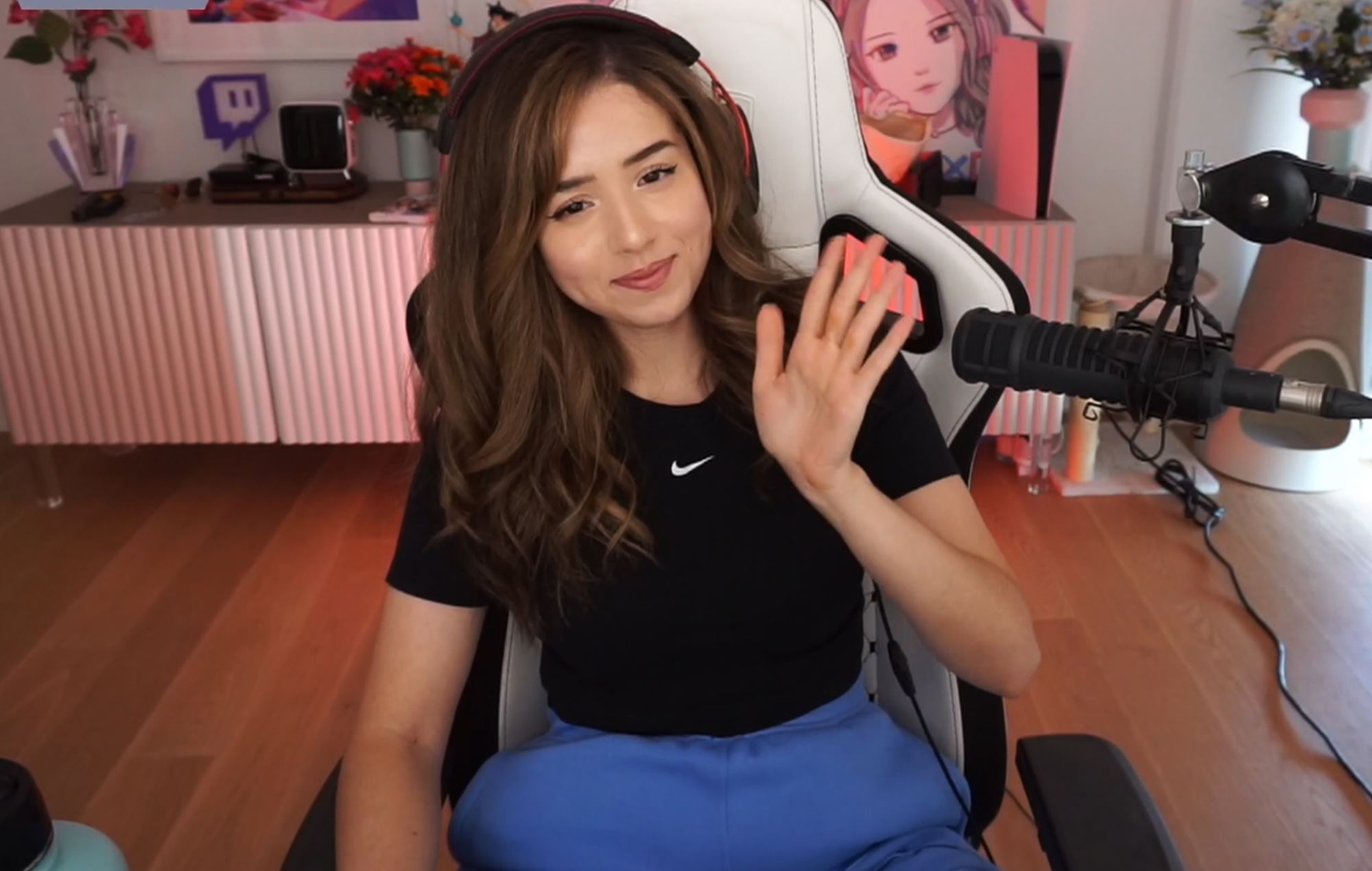 Streamer Pokimane nói rằng "không có lí do gì" để Belle Delphin quay trở lại mạng xã hội