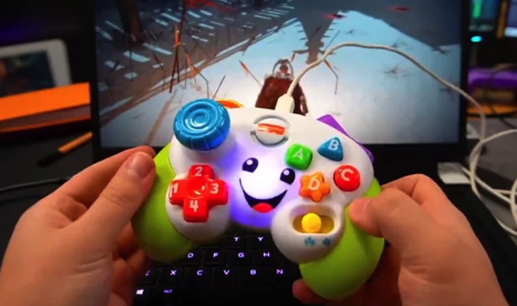 Để chơi Elden Ring, modder Rudeism mod tay cầm đồ chơi thành bộ điều khiển Xbox 