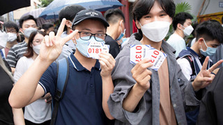 Hãy như fan Liên Quân Mobile Việt Nam: Rồng rắn xếp hàng nhận vé cổ vũ đội tuyển SEA Games nước nhà