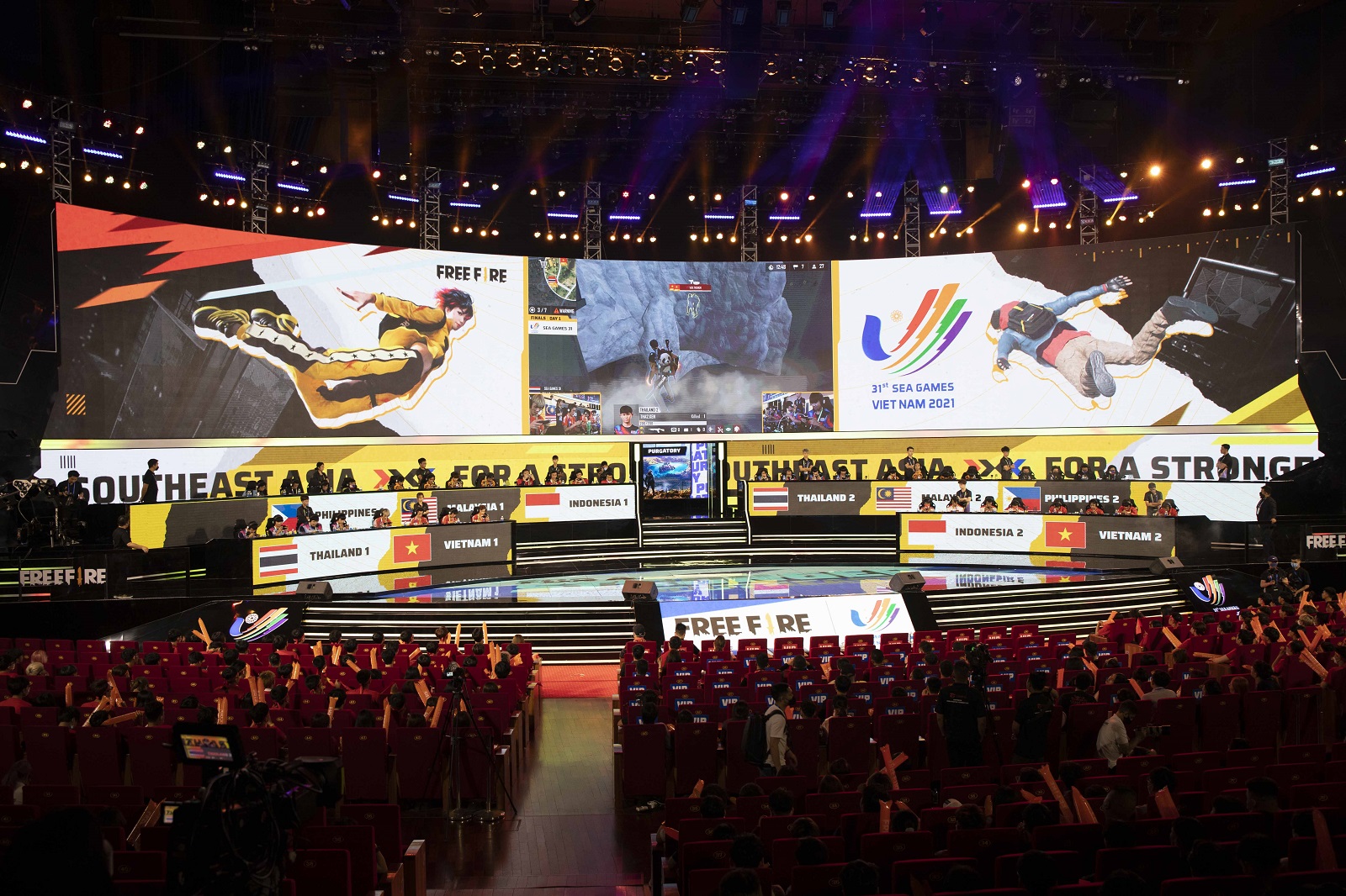 Cùng nhìn lại những khoảnh khắc bên lề thú vị của ngày thi đấu Free Fire đầu tiên tại SEA Games 31