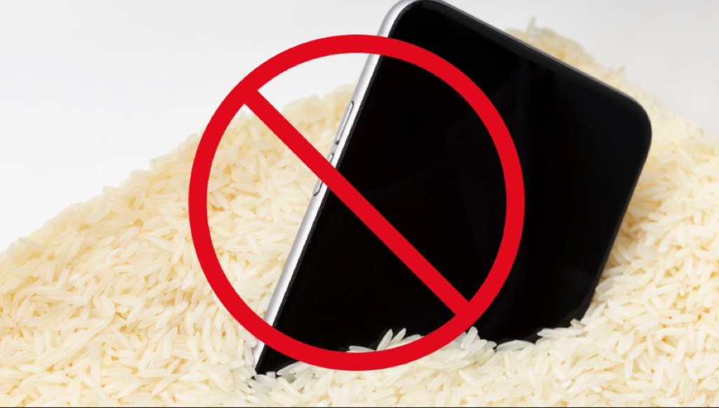 Mẹo bỏ điện thoại ướt vào gạo có thể khiến thiết bị của bạn trở thành "cục gạch"