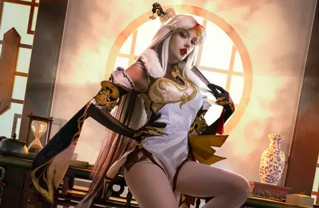 Chiêm ngưỡng bộ cosplay Ningguang trong Genshin Impact đẹp say đắm lòng người