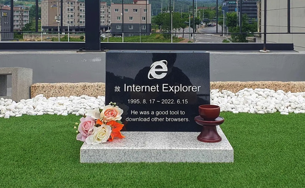 Hình ảnh bia mộ Internet Explorer được lan truyền với tốc độ chóng mặt 