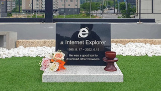 Hình ảnh bia mộ Internet Explorer được lan truyền với tốc độ chóng mặt 