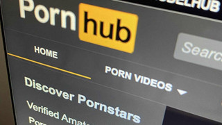 CEO và COO của công ty mẹ Pornhub từ chức vì áp lực kiện tụng
