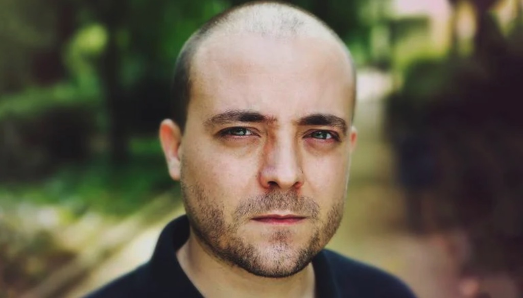 Người đàn ông nổi tiếng khi được cả thế giới gọi là "người tồi tệ nhất" mà không hề hay biết