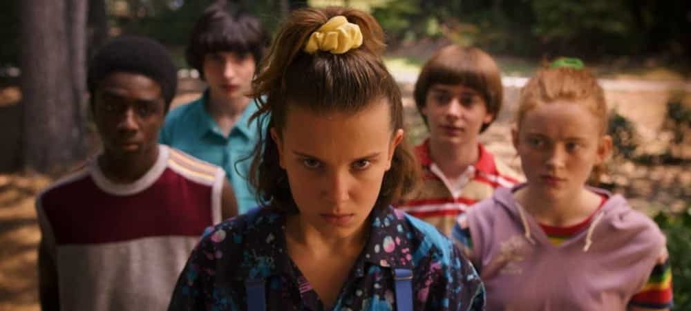 {Có thể bạn chưa biết] Cô nàng Eleven trong Stranger Things là diễn viên khiếm thính 