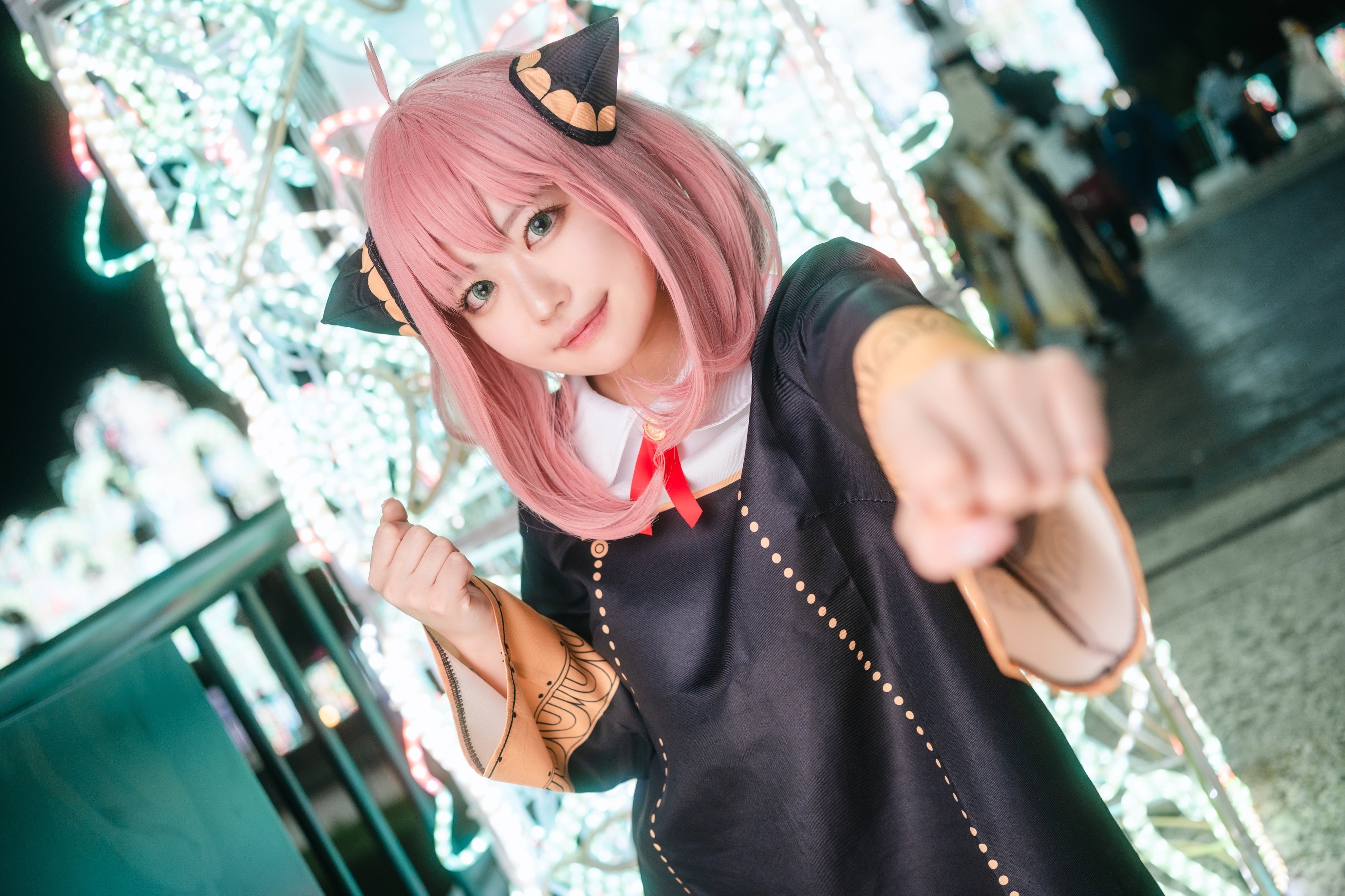 Nữ cosplayer lên tiếng xin lỗi cộng đồng vì uống đồ uống có cồn khi đang cosplay Anya