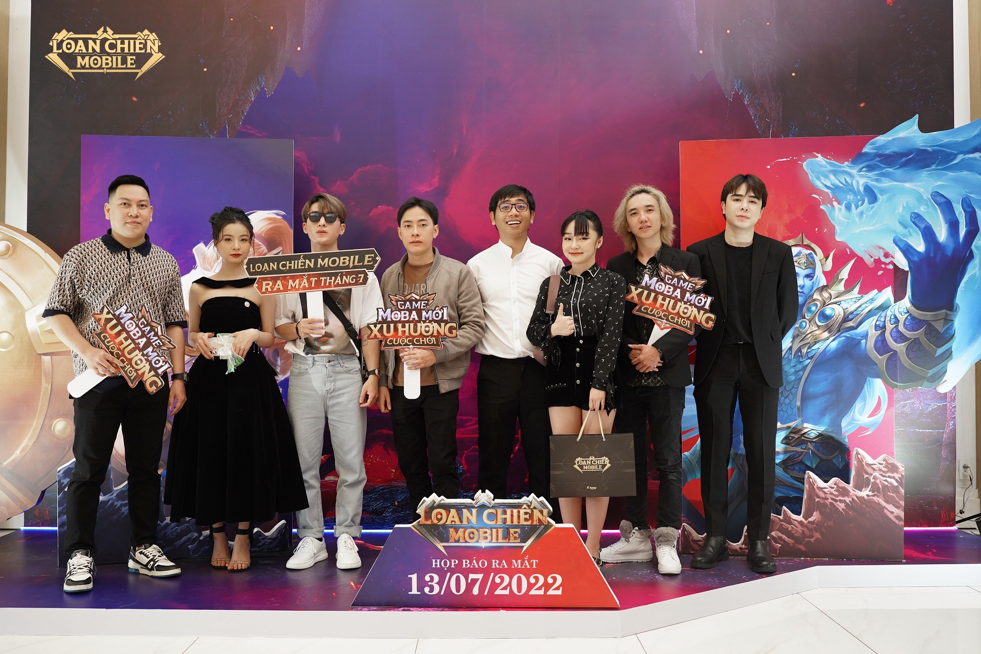 Dàn streamer hội tụ tại họp báo ra mắt  Loạn Chiến Mobile - Siêu phẩm game MOBA 2022