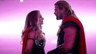 Ngã ngửa khi biết bí mật đằng sau nụ hôn giữa Thor và bạn gái cũ trong Thor: Love and Thunder 