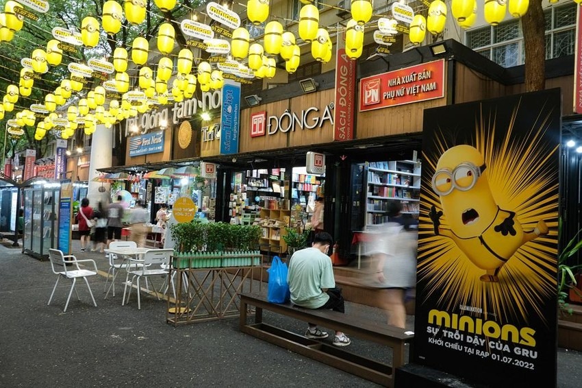 Hết rạp chiếu, biệt đội Minions đổ bộ đến đường sách Tp.HCM