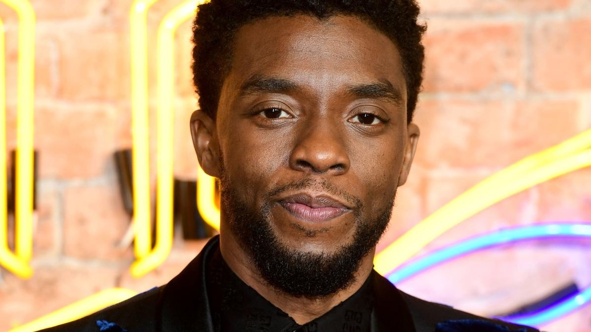 Ý nghĩa dòng chữ tri ân T'Challa bằng tiếng Wakanda trong trailer Black Panther mới nhất