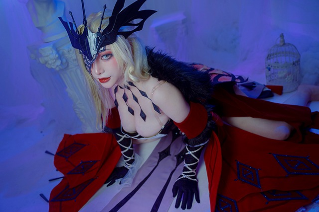 Genshin Impact: Bộ cosplay Signora không thua gì bản gốc của một nữ coser Việt Nam nổi tiếng