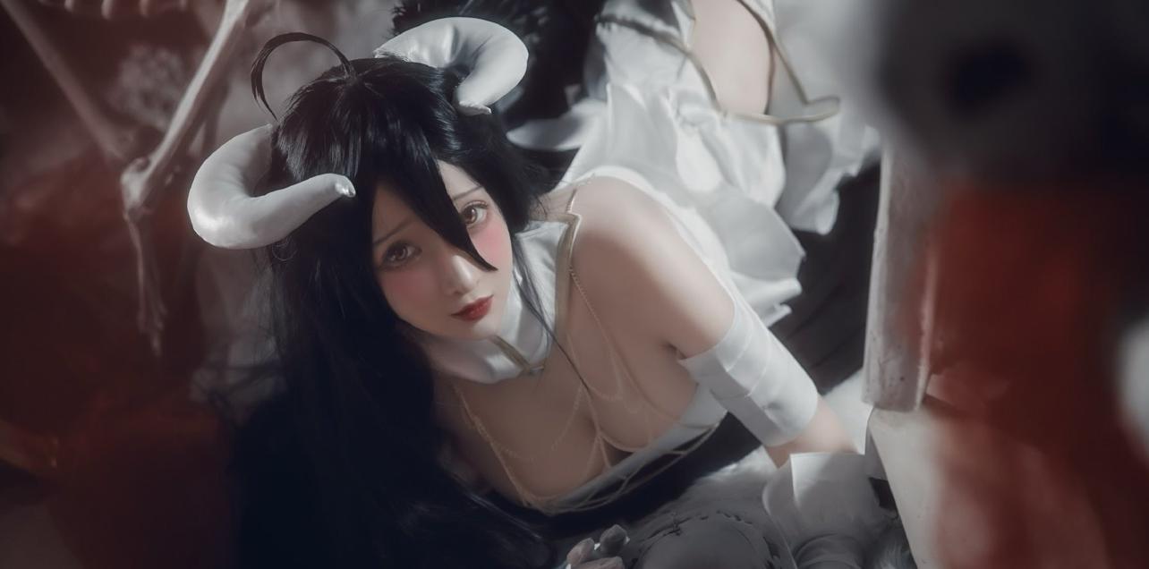 Mở mang tầm mắt với loạt ảnh cosplay Albedo Overlord xinh đẹp và quyến rũ nhất