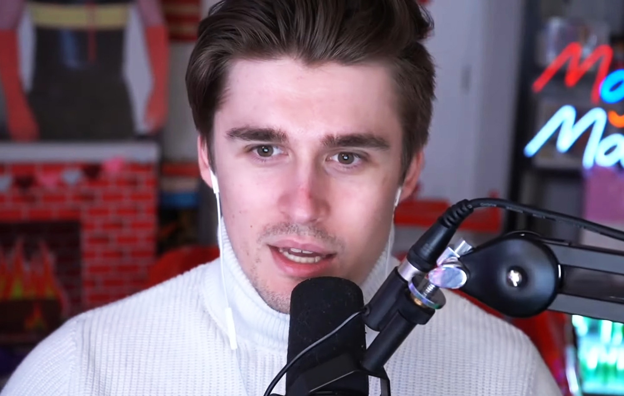 Streamer Ludwig bất ngờ bị cảnh sát hỏi thăm trong lúc livestream