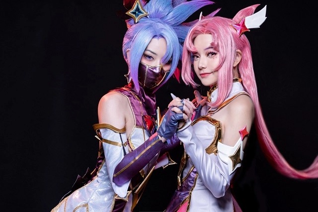 LMHT: Ngây ngất với bộ cosplay Akali và Kai'Sa Vệ Binh Tinh Tú từ cặp đôi cosplayer người Thái