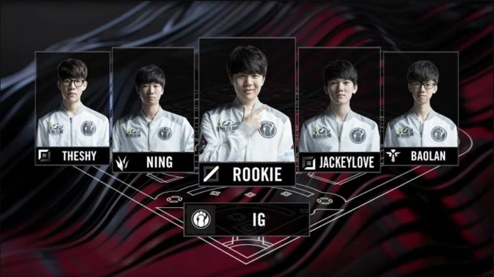 LMHT: Fan hâm mộ IG làm hẳn bộ thẻ bài bằng vàng ròng để tri ân thần tượng