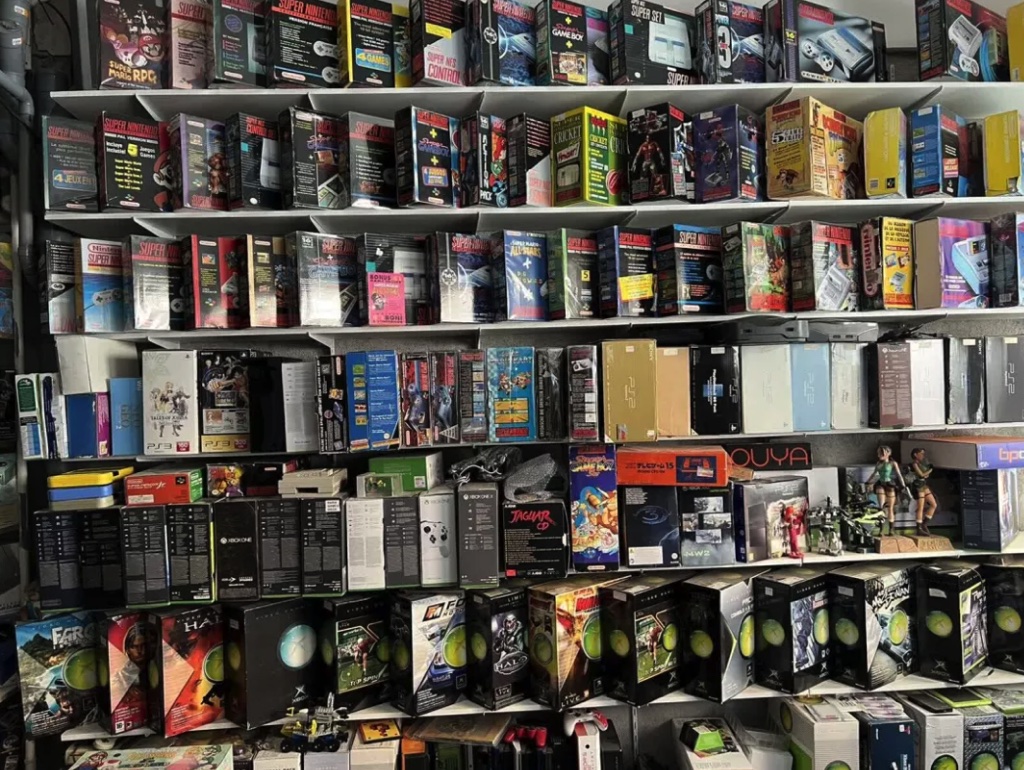 Bộ sưu tập với 2.400 máy chơi game phát hành trong 50 năm qua được đấu giá hơn 23 tỷ VNĐ