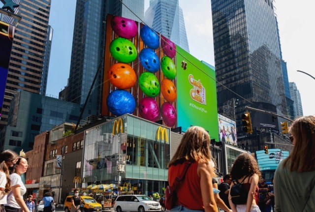 Candy Crush Saga phủ đầy màu sắc tại Quảng Trường Thời Đại nhân dịp sinh nhật 10 tuổi